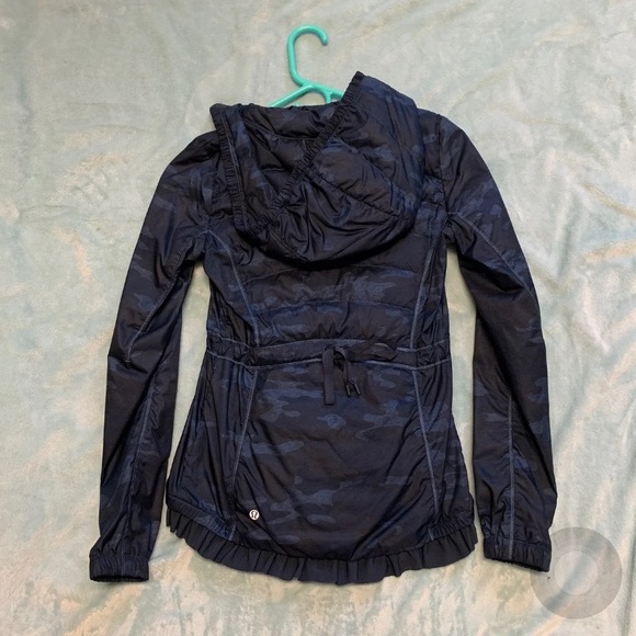 Lululemon Spring Fling Camo Coat - Picture 4 of 7